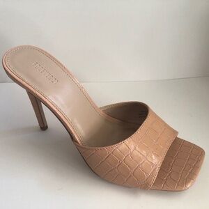 Women's Beige Mule US 9- Brand New!